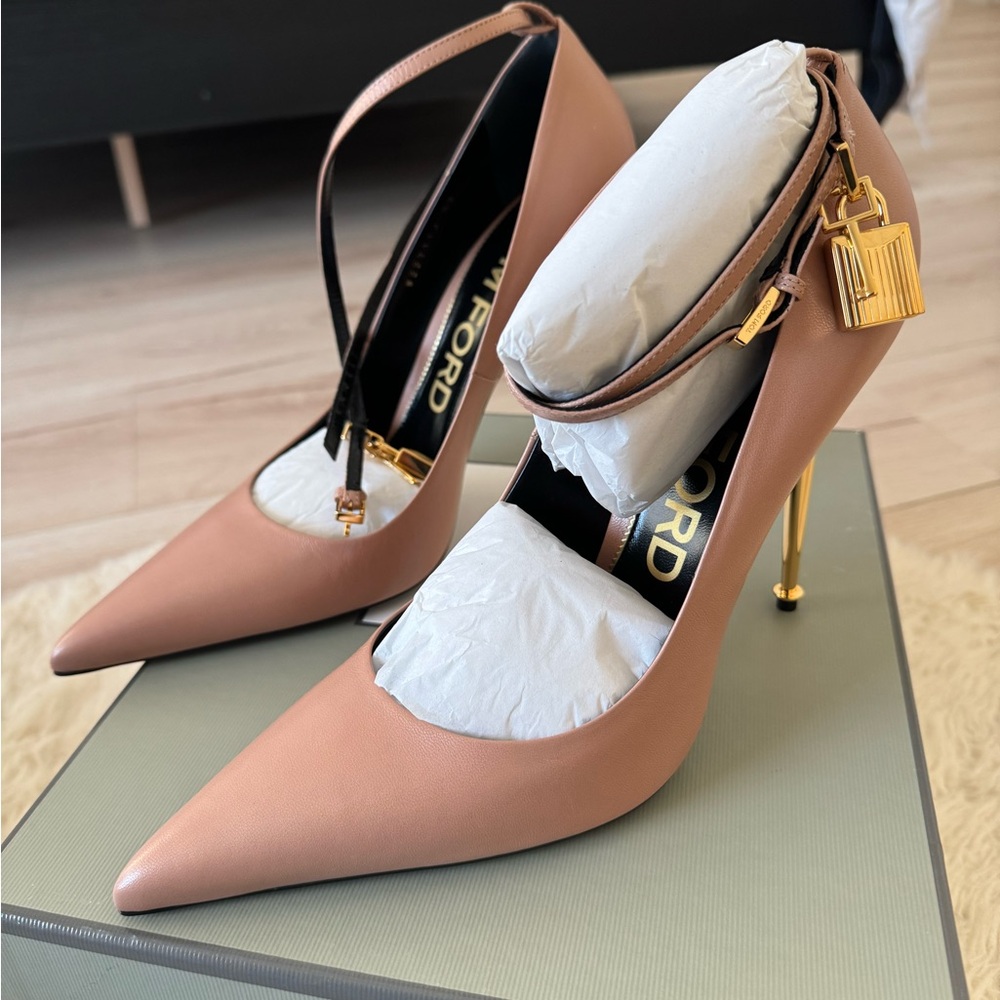 Tom Ford Padlock Nude Heels size 42 BRAND NEW
